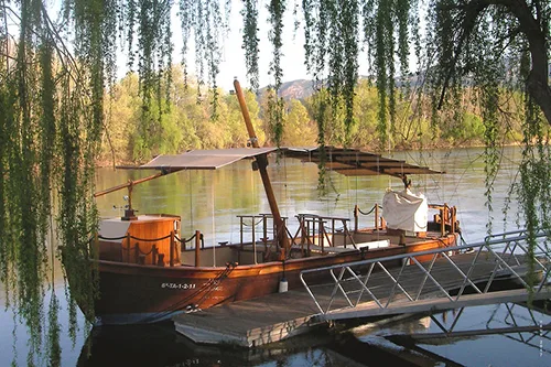 Llagut o laúd sirgador en el Ebro