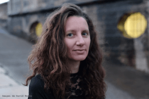 La escritora y periodista Carolina Sarmiento